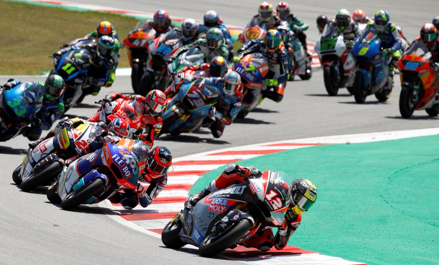 epa07651717 Swiss Moto2 rider of Dynavolt Intac GP Kalex team Thomas Luethi (R) leads the pack at the Motorcycling Grand Prix of Catalunya at the Circuit de Barcelona-Catalunya in Montmelo, near Barce ...