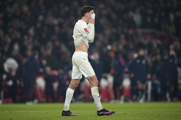 Arsenal&#039;s Kai Havertz reacts after missing a scoring chance during penalty shootout in the English FA Cup soccer match between Arsenal and Manchester United at the Emirates stadium in London, Sun ...