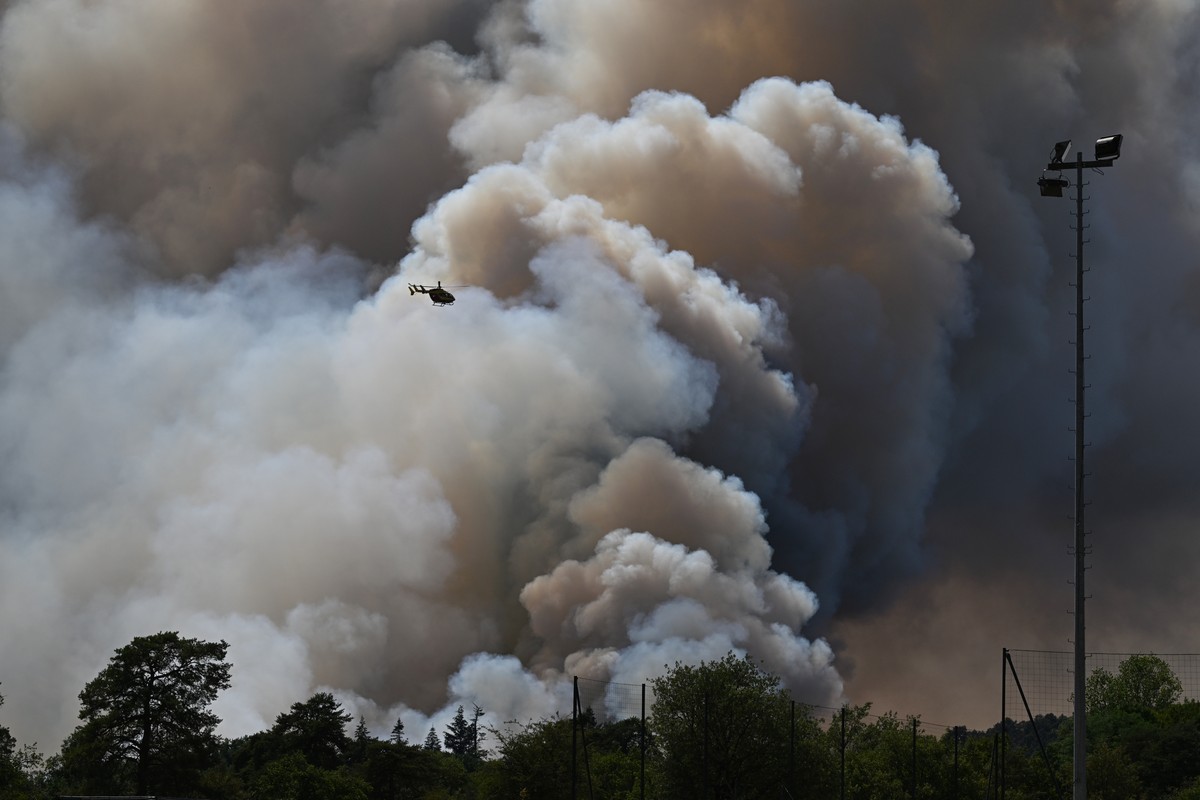 FILE - A pyrocumulonimbus, a giant cloud created by a large wildfire is seen in the Fontainebleau forest region, about 60 kilometers (37 miles) south of Paris, France, Monday, July 13, 2026. (AP Photo ...