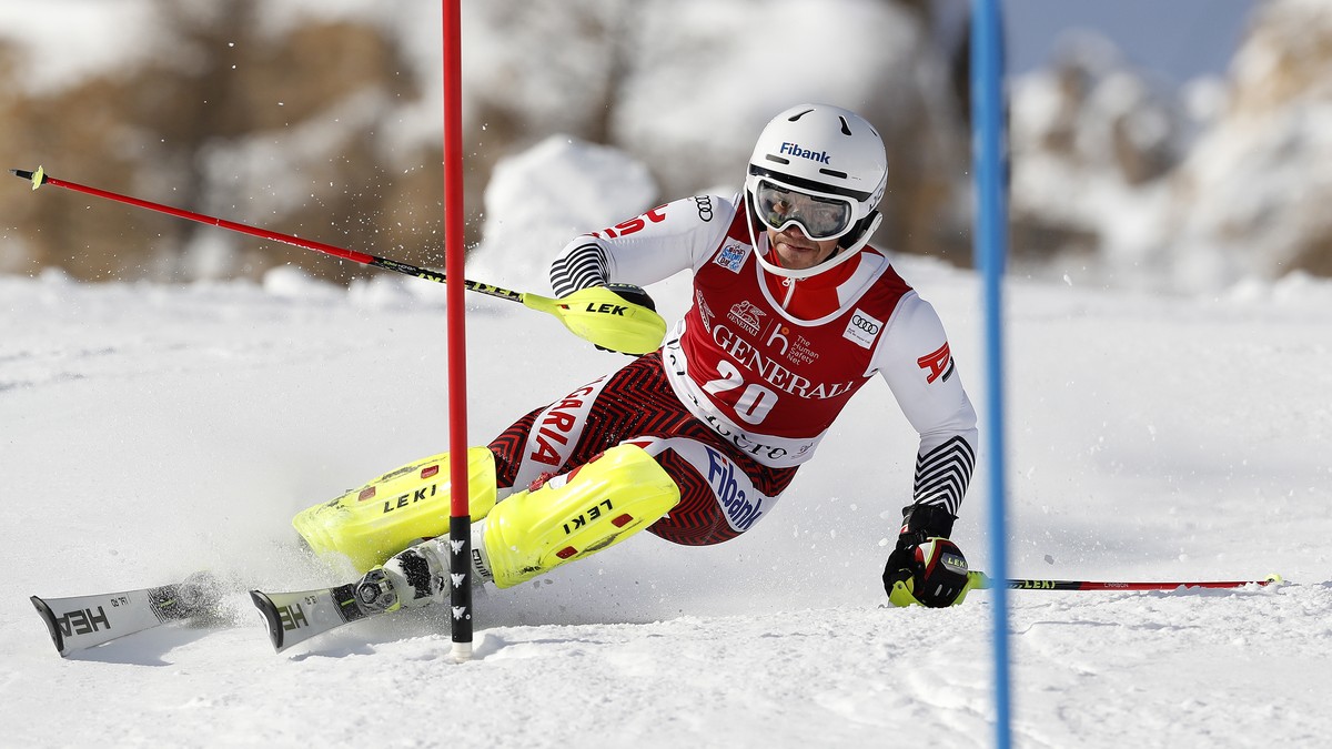 epa08073298 Albert Popov of Bulgaria in action during the Men's Slalom race at the FIS Alpine Skiing World Cup in Val d'Isere, France, 15 December 2019. EPA/SEBASTIEN NOGIER