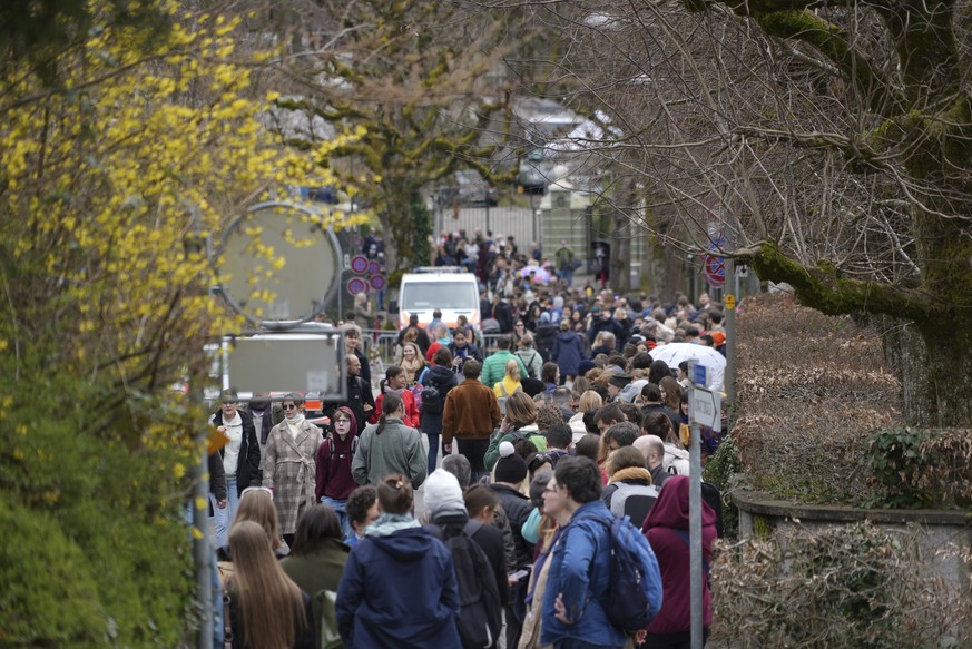 Russians living in Switzerland queue in front of the Russian embassy in Bern, Switzerland, Sunday, March 17, 2024 to cast their vote during the last day of the Russian presidential elections. (Julien  ...