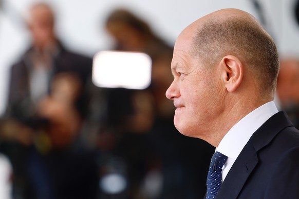 epa11222381 German Chancellor Olaf Scholz awaits the arrival of Poland&#039;s Prime Minister at the Chancellery in Berlin, Germany, 15 March 2024. The leaders of the &#039;Weimar Triangle&#039; (Franc ...