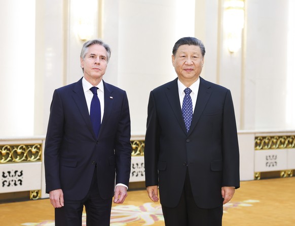 epa11302427 Chinese President Xi Jinping (R) meets with US Secretary of State Antony Blinken (L) at the Great Hall of the People in Beijing, China, 26 april 2024. Secretary Blinken paid a three-day vi ...