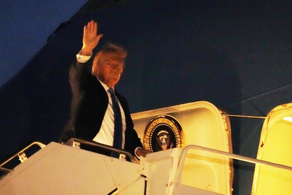 President Donald Trump boards Air Force One at Calgary International Airport, Monday, June 16, 2025, in Calgary, Canada, on his way back to Washington. (AP Photo/Mark Schiefelbein)
Donald Trump