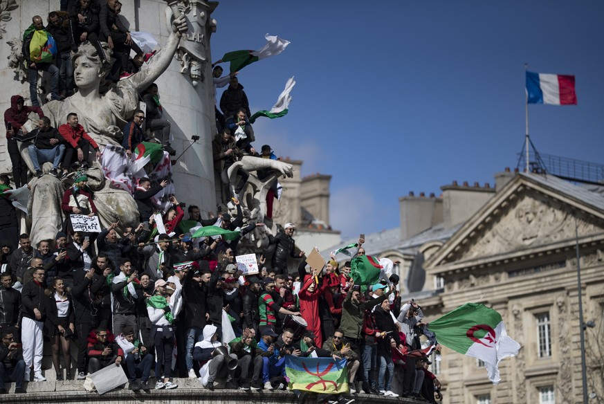 epaselect epa07427026 Members of the Algerian community in Paris protest against the fifth term of Algerian President Abdelaziz Bouteflika on Place de la Republique in Paris, France, 10 March 2019. Pr ...