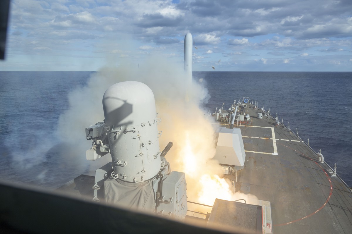 epa12787580 A handout photo made available by the US Central Command (CENTCOM) Public Affairs shows the Arleigh Burke-class guided-missile destroyer USS Bulkeley (DDG 84) launching a Tomahawk Land Att ...