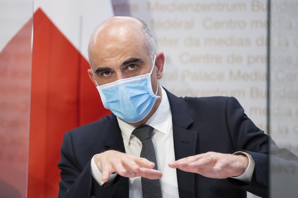 Bundesrat Alain Berset spricht waehrend einer Medienkonferenz des Bundesrates zur aktuellen Lage im Zusammenhang mit dem Coronavirus, am Mittwoch, 13. Januar 2021, in Bern. (KEYSTONE/Peter Klaunzer)