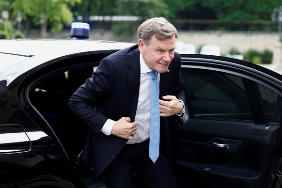 epa12080046 German Foreign Minister Johann Wadephul arrives for a meeting with the French minister for Europe and foreign affairs at the Quai d&#039;Orsay, France&#039;s Ministry of Foreign Affairs, i ...
