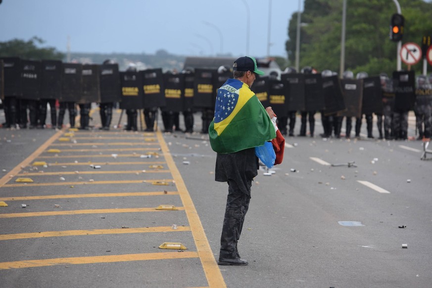 News Bilder des Tages Brasilien, Anhänger des Ex-Präsidenten Jair Bolsonaro stürmen mehrere Regierungsgebäude in Brasilia BRASÍLIA, DF - 08.01.2023: TERRORISMO ANTIDEMOCRÁTICO EM BRASÍLIA - Photo, Nat ...