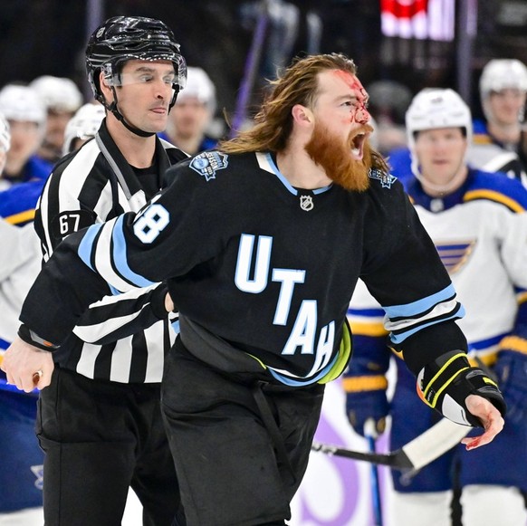 Bilder des Jahres 2025, Sport 01 Januar Sport Themen der Woche KW03 Sport Bilder des Tages Sport Bilder des Tages NHL, Eishockey Herren, USA St. Louis Blues at Utah Jan 18, 2025 Salt Lake City, Utah,  ...