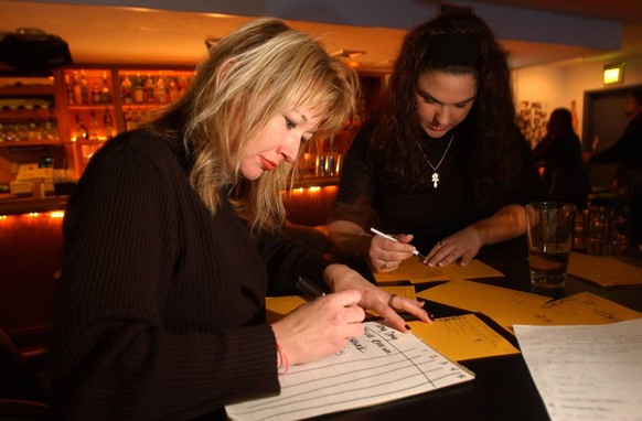 -- Thursday, January 2, 2003, Sacramento, Calif. -- Liquid Bar, owner, Julie Hunt, left, and Amber Scott, right, grade questions from participants at Thursday nights Pub Quiz . ( The Sacramento Bee ) ...