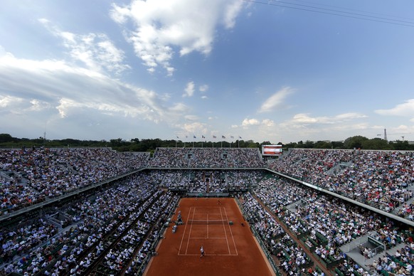 epa04784976 A general view of the court Philippe Chatrier as Novak Djokovic of Serbia plays Andy Murray of Britain during their semifinal match for the French Open tennis tournament at Roland Garros i ...
