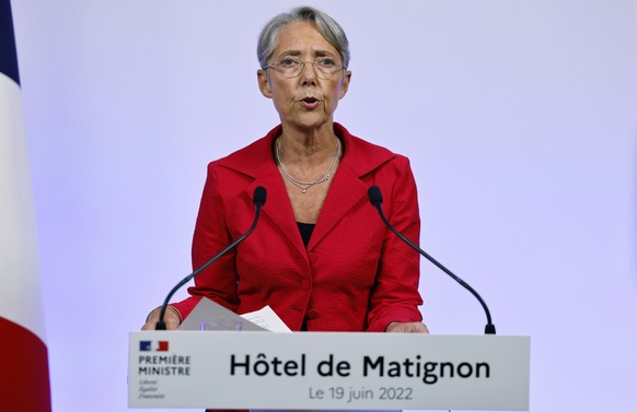 France&#039;s Prime Minister Elisabeth Borne gives a speech in Paris Sunday June 19, 2022. French President Emmanuel Macron&#039;s centrist alliance was projected to lose its majority despite getting  ...