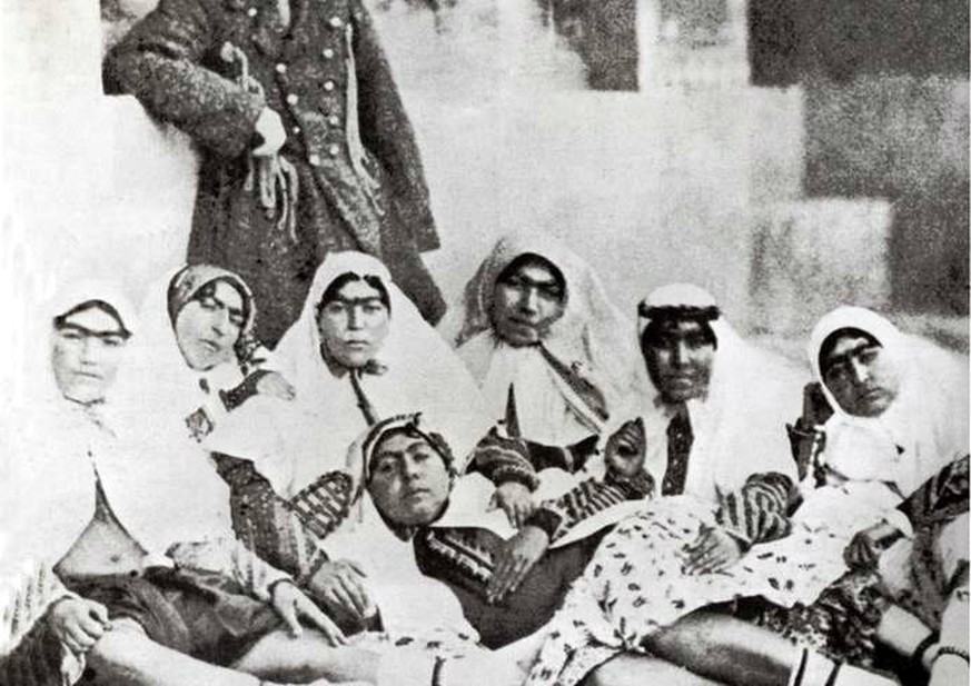 Macht, Mord und Monobrauen: Im Harem des persischen Schahs
