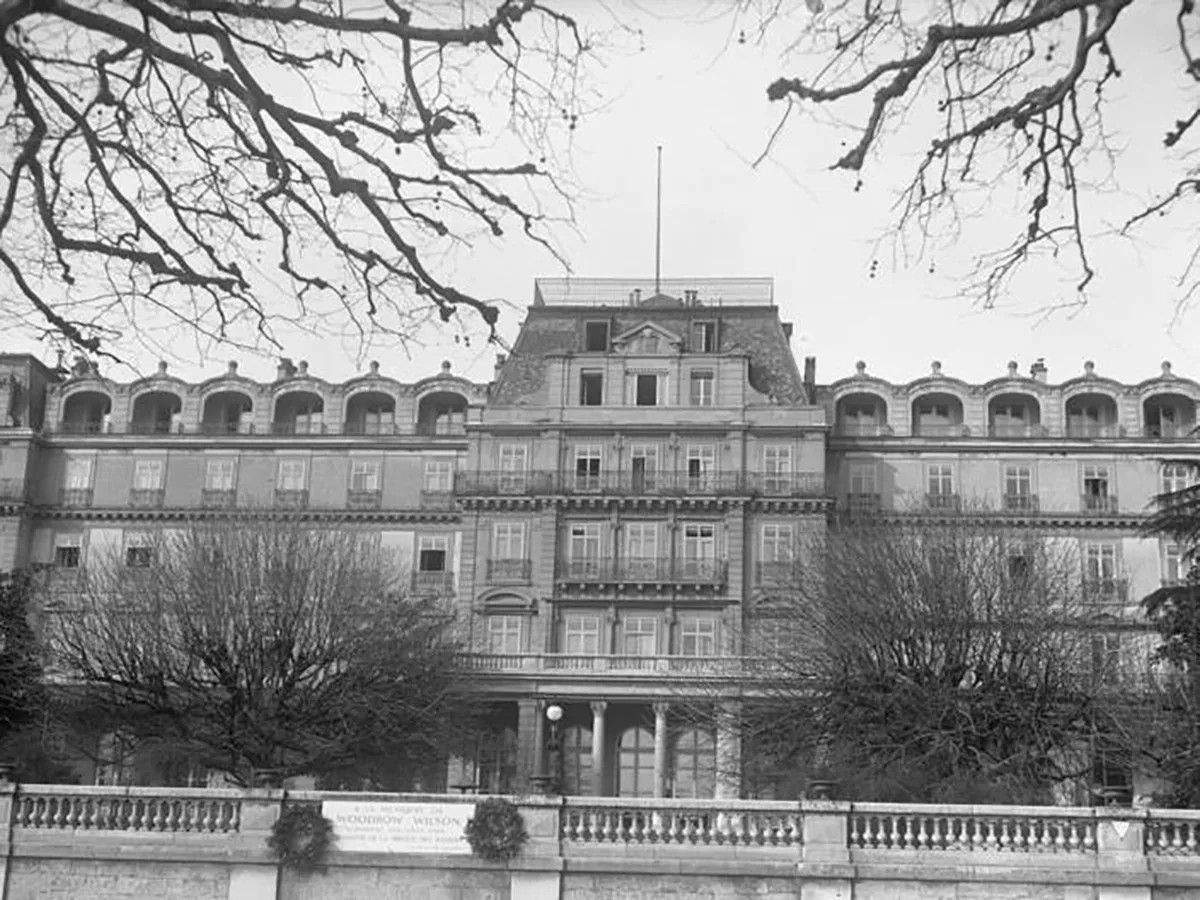 Das Haus des Völkerbundrates in Genf, 1931.
https://commons.wikimedia.org/wiki/File:Bundesarchiv_Bild_102-11045,_Genf,_Haus_des_V%C3%B6lkerbundrates.jpg