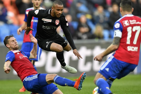 Der Basler Fabian Frei, links, gegen den Thuner Marvin Spielmann, rechts, beim Fussballspiel der Super League FC Basel gegen den FC Thun im St. Jakob-Park in Basel am Sonntag, 3. Maerz 2019. (KEYSTONE ...