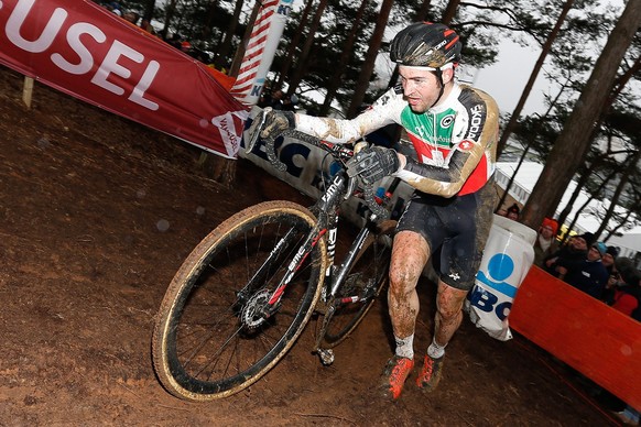 epa05137447 Swiss rider Lars Forster competes in the men&#039;s elite race at the 2016 cyclo-cross World Championships in Heusden-Zolder, Belgium, 31 January 2016. EPA/LAURENT DUBRULE