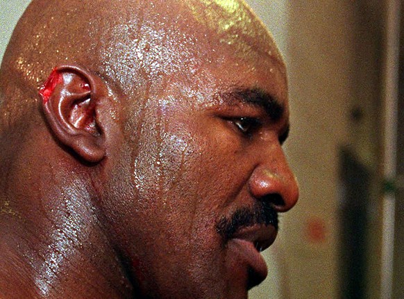 Am 28. Juni 1997 duellierten sich Mike Tyson und Evander Holyfield im MGM Grand in Las Vegas. Es sollte einer der legendärsten Kämpfe der Boxgeschichte werden.