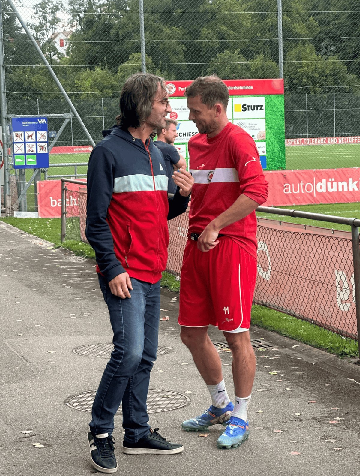 Fabian Frei en compagnie d'Andreas Mösli, responsable communication du FC Winterthour. C'est l'un des nombreux visages qu'il connaît.
