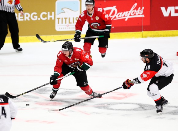 Men&#039;s Ice Hockey - Champions Hockey League - semi finals - Frolunda Gothenburg HC v HC Fribourg-Gotteron - Frolundaborgs Isstadion, Gothenburg - 10/1/17 - Johannes Johannesen of Frolunda controls ...