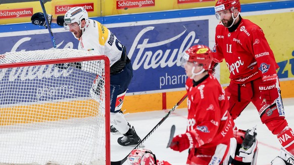 Christopher DiDomenico (HCAP), links, jubelt nach dem 1:1 waehrend der Rueckrunde der Play Ins der National League zwischen den SC Rapperswil Jona Lakers und dem HC Ambri Piotta, am Donnerstag, den 6. ...