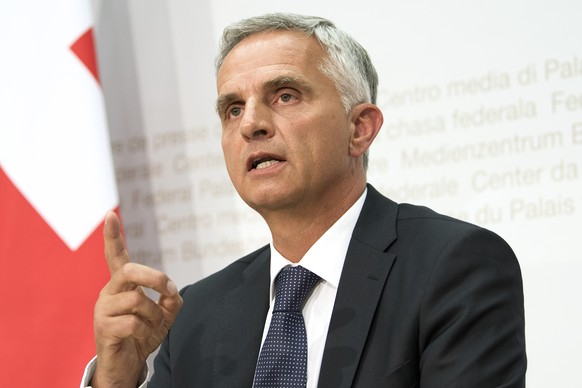 Bundesrat Didier Burkhalter spricht an einer Medienkonferenz ueber die Prioritaeten in Bezug auf die Beziehungen mit der Europaeischen Union EU, am Mittwoch, 28. Juni 2017, in Bern. (KEYSTONE/ Peter S ...