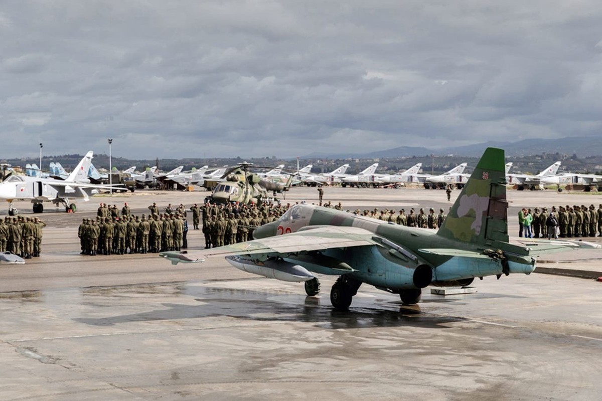 Depuis la base aérienne de Hmeimim, la Russie a continué jusqu'au bout ses attaques contre les ennemis d'Assad. Sur la photo, un avion d'attaque au sol SU-25.