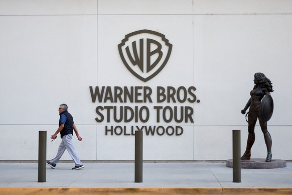 epa12370274 People walk by Warner Bros. Studios in Burbank, California, 11 September 2025. Paramount Skydance is preparing a bid for Warner Brothers Discovery, which owns HBO, CNN, and the Warner Bros ...