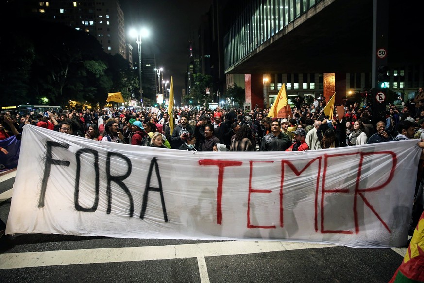 epa05971065 People protest against the President of Brazil, Michael Temer, at Paulista Avenue in Sao Paulo, Brazil, 17 May 2017. Temer was recorded by Joesley Batista, one of the owners of meat produc ...