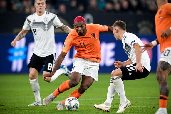 epa07178073 Netherland&#039;s Ryan Babel (C) in action during the UEFA Nations League soccer match between Germany and the Netherlands in Gelsenkirchen, Germany, 19 November 2018. EPA/SASCHA STEINBACH
