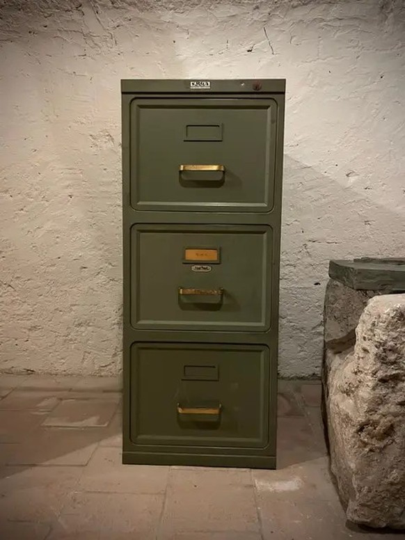 Der «Giftschrank» im Keller des Bischofssitzes.