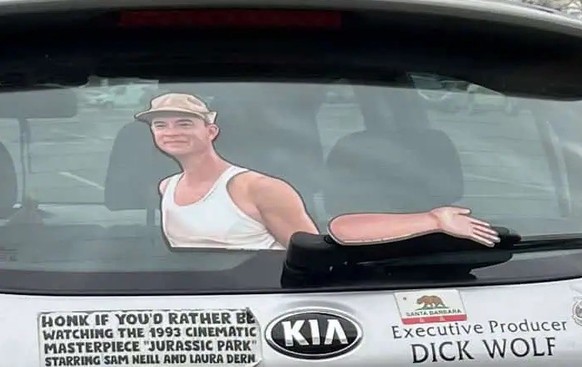 Okay bei diesen Autoaufklebern mussten wir lachen. 
https://pleated-jeans.com/2024/09/18/hilarious-bumper-stickers/