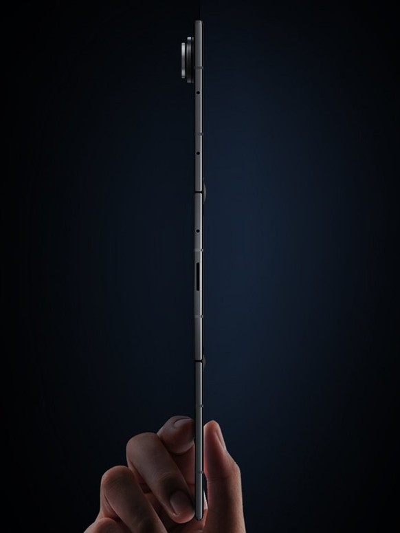 Das TriFold ist aufgeklappt 4 mm dick, ohne Kamera.