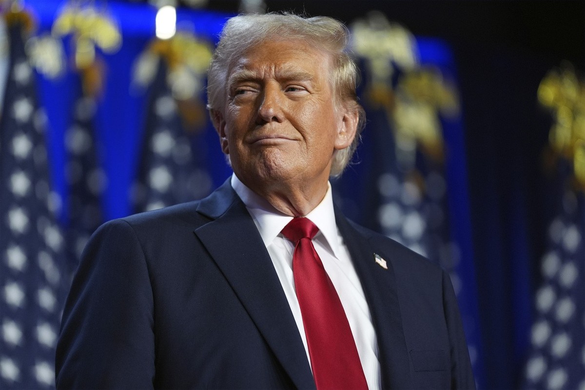 Republican presidential nominee former President Donald Trump arrives at an election night watch party at the Palm Beach Convention Center, Wednesday, Nov. 6, 2024, in West Palm Beach, Fla. (AP Photo/ ...