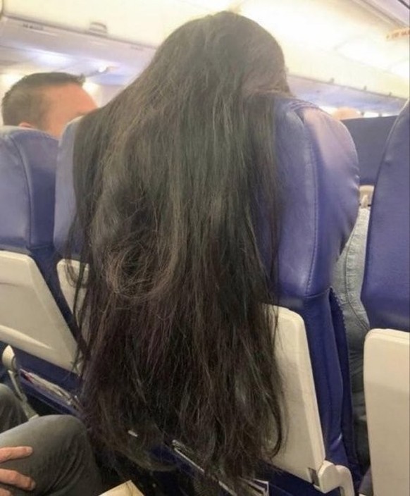 Faildienstag: Haare über der Sitzlehne im Flugzeug