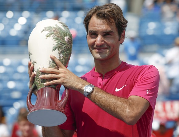 Schon wieder das gleiche Weihnachtsgeschenk für Mirka? Roger Federer gewinnt die Blumenvase von Cincinnati bereits zum 7. Mal.&nbsp;