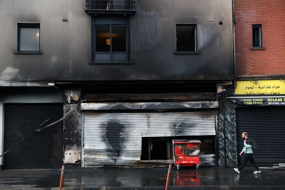 KEYPIX - A view of a burnt out grocery store with apartments after rioting, in central Belfast, Northern Ireland, Wednesday, June 10, 2026, following a stabbing incident. (KEYSTONE/AP Photo/Peter Morr ...