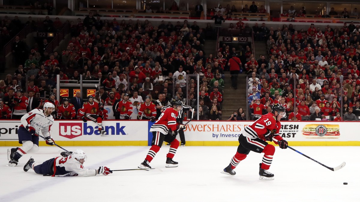 Chicago Blackhawks center Jonathan Toews (19) starts a breakaway with teammate Patrick Kane (88) that led to a Kane goal during the second period of an NHL hockey game against the Washington Capitals  ...