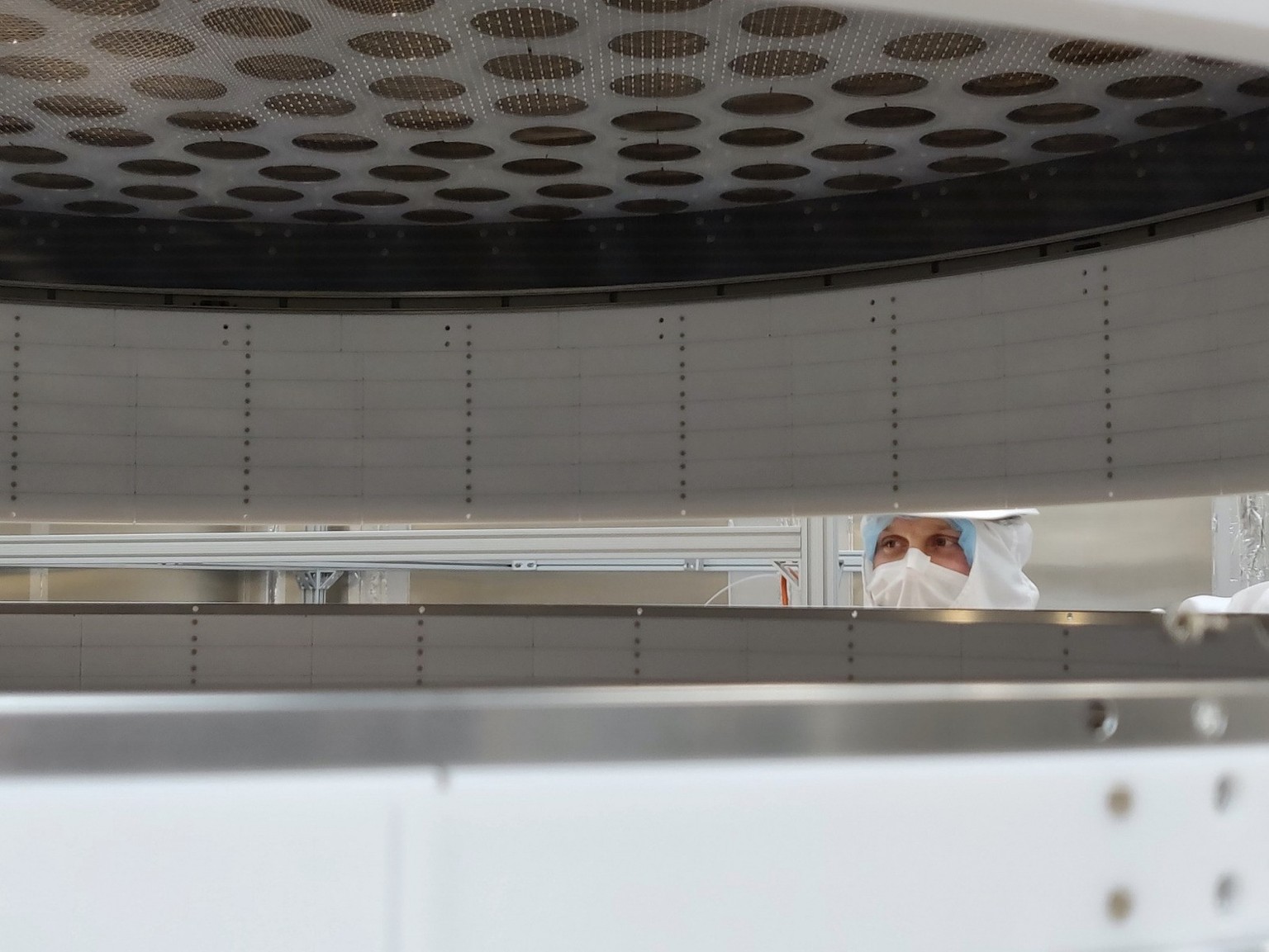 Um nach dunkler Materie zu suchen, setzt LZ Photomultiplierröhren ein.
https://lz.lbl.gov/photos/