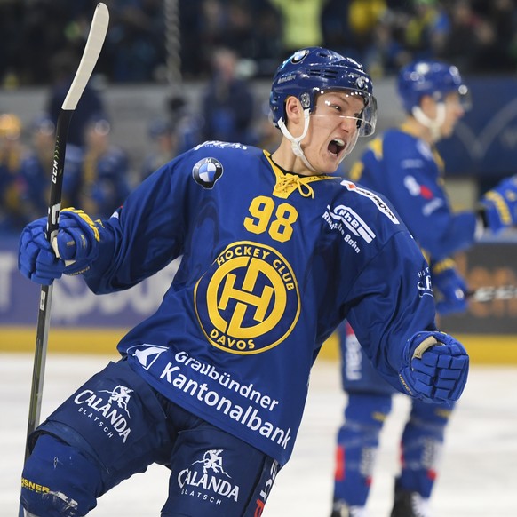 Davos’ Benjamin Baumgartner bejubelt seinen Treffer zum 3-2 im ersten Eishockey-Spiel des Playout-Final der National League zwischen dem HC Davos und den SC Rapperswil-Jona Lakers, am Dienstag, 26. Ma ...