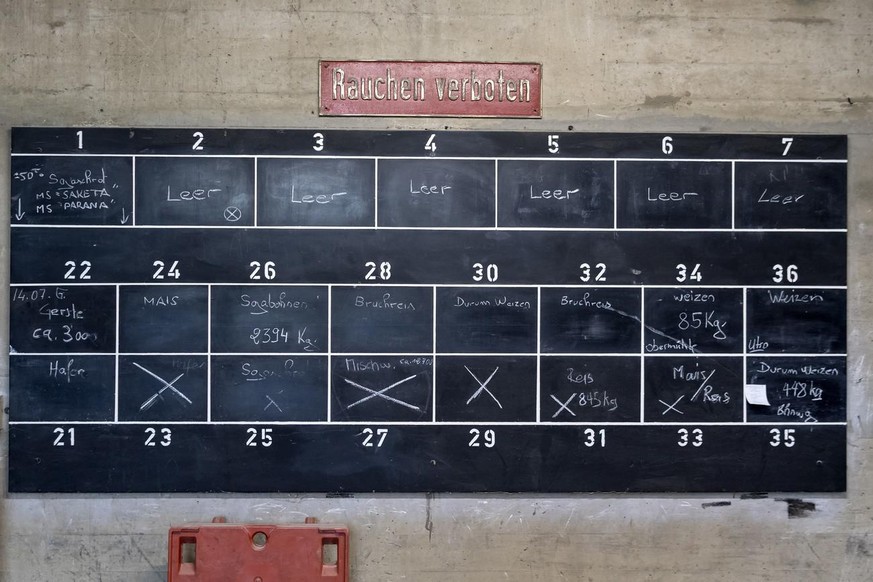 Eine Belegungstafel im Silo 2 der Firma Rhenus Logistics mit dem Pflichtlager fuer Getreide, in Basel, am 22. April 2020. (KEYSTONE/Georgios Kefalas)