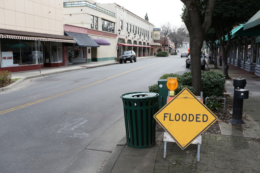 The city of Oroville is empty after an evacuation was ordered for communities downstream from the Lake Oroville Dam, in Oroville, California, U.S. February 13, 2017. REUTERS/Beck Diefenbach