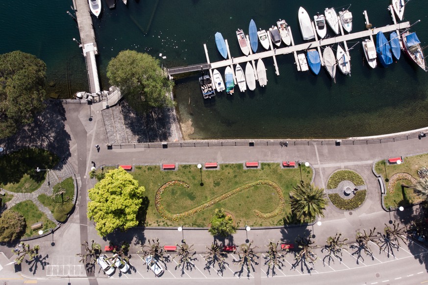 Luftaufnahme des Piazza Grande in Locarno, am Sonntag, 12. April 2020. Bundesrat und Tessiner Regierung hatten schon fuer das vergangene Wochenende explizit dazu aufgerufen, nicht ins Tessin zu fahren ...