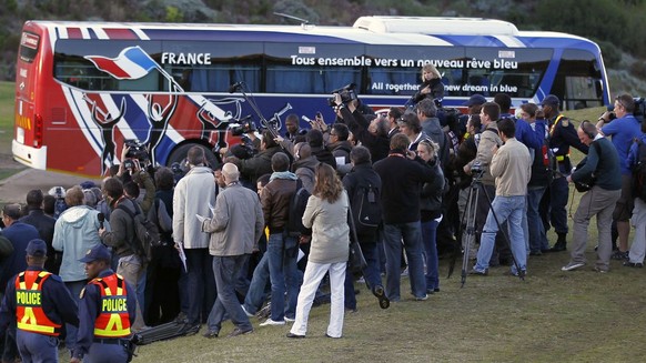 Media try to approach the bus where France soccer players are gathered after they canceled a training session in Knysna, South Africa, Sunday, June 20, 2010. France&#039;s World Cup team refused to tr ...