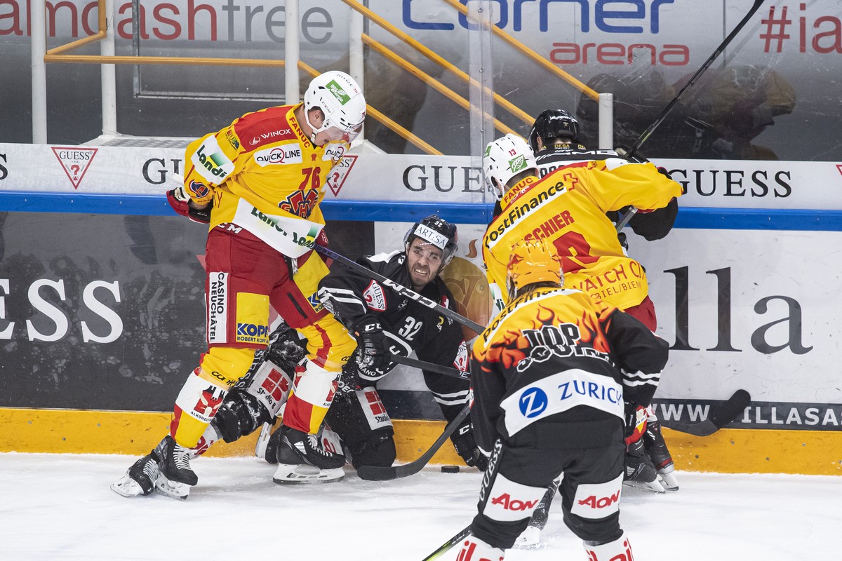 Lugano's player Bernd Wolf, during the preliminary round game of the National League 2022/23 between HC Lugano against EHC Bienne at the ice stadium Corner Arena, Saturday, November 05, 2022. (KE ...