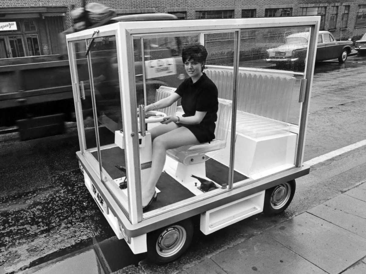 Quasar Unipower - experimental Microcar from the 1960s
http://www.curbsideclassic.com/blog/1968-quasar-unipower-the-car-to-be-seen-in/ 1968