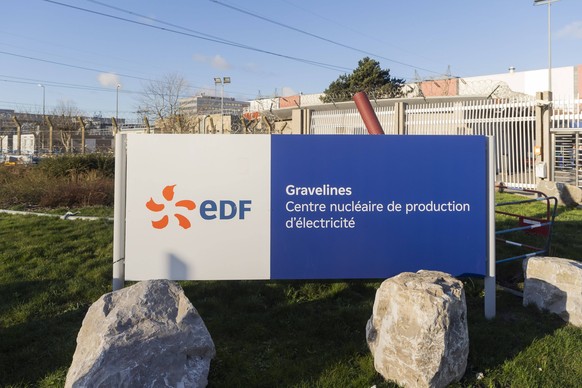 Gravelines, France January 15, 2024 - French Economy Minister visits Gravelines nuclear power plant in northern France - A welcome sign indicates the entrance to the nuclear power plant. ECONOMIE, CEN ...
