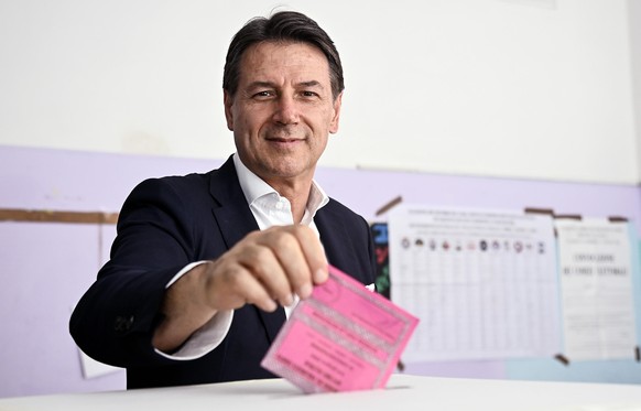 epa11397747 The president of the M5S, Giuseppe Conte, votes at the polling station for the European elections, in Rome, Italy, 08 June 2024. The European Parliament elections take place across EU memb ...