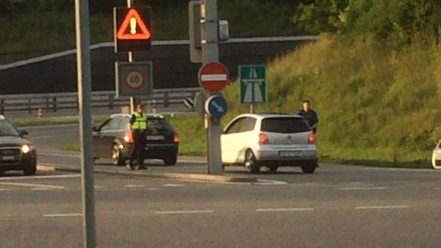 In Fislisbach fielen Schüsse: Verkehrskontrolle bei der Autobahnauffahrt Dättwil.