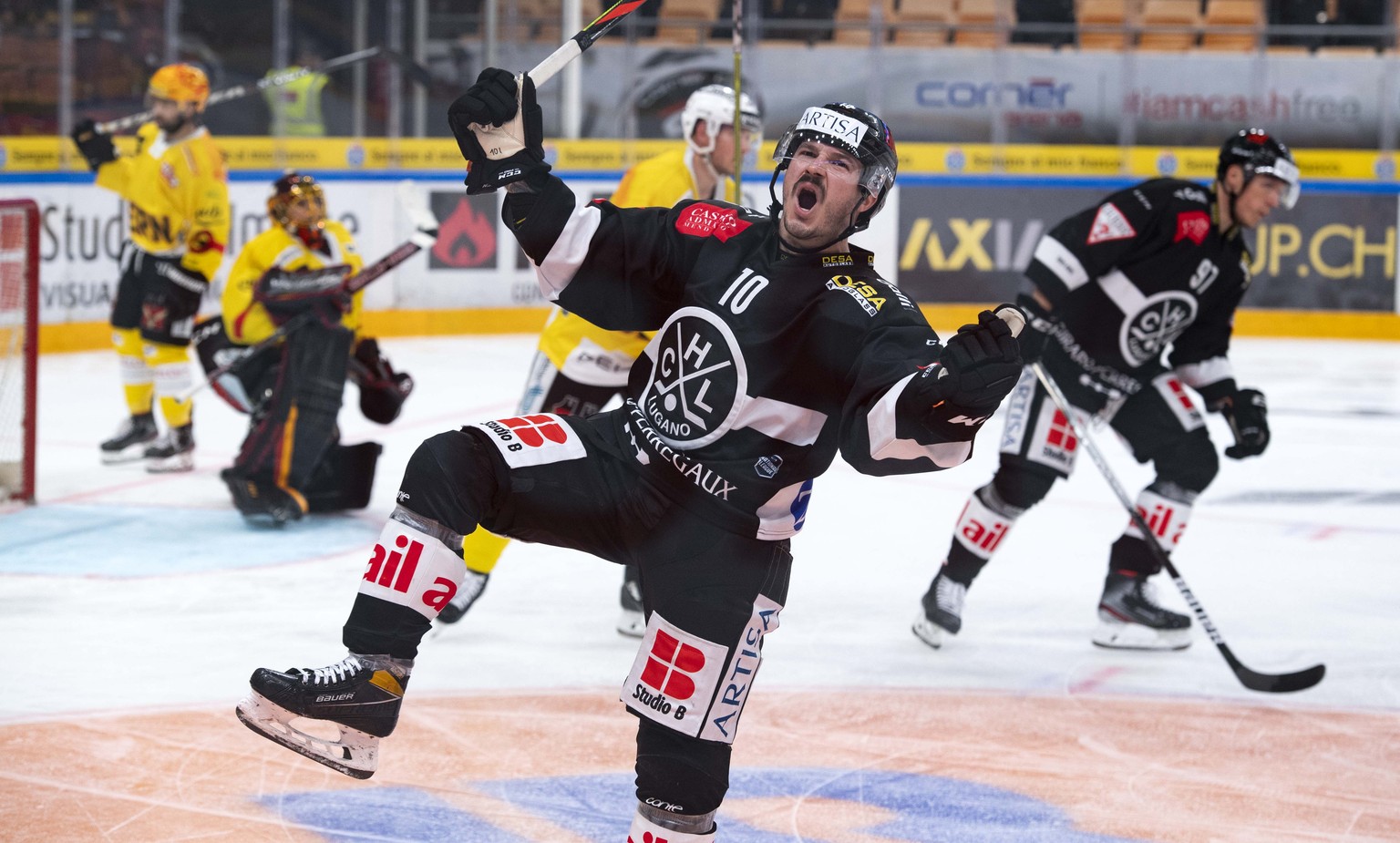 Lugano's player Alessio Bertaggia celebrate the score 2-1 during the preliminary round game of National League A (NLA) Swiss Championship 2021/22 between HC Lugano and SC Bern at the ice stadium Corne ...